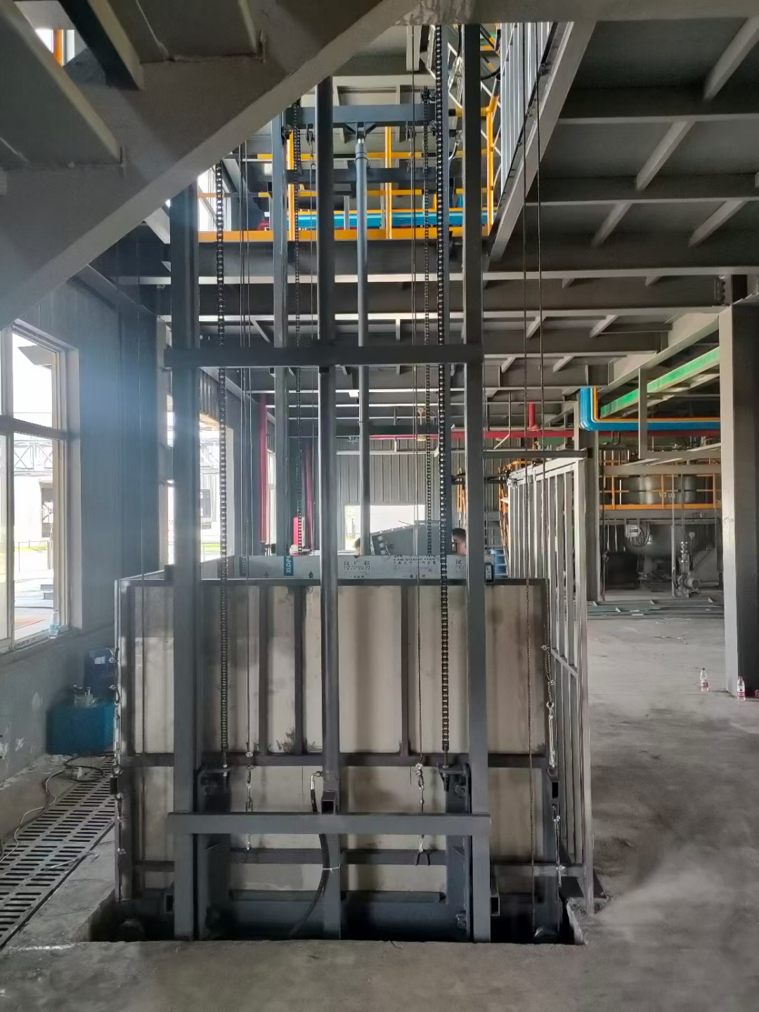 液壓升降機單軌道和雙軌道有什么區(qū)別?